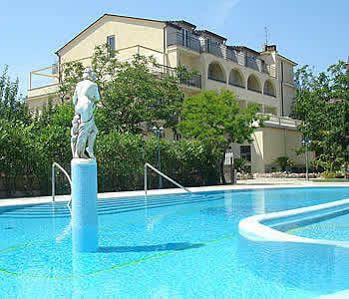 Sant'agata 4*